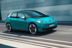 Jak zlevnit elektromobil? Volkswagen má plán, shání deset tisíc programátorů