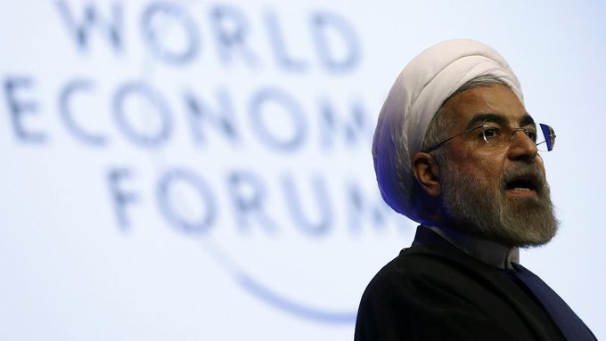 Íránský prezident Hasan Rúhání hovoří k účastníkům Světového ekonomického fóra v Davosu. (23. ledna 2014)