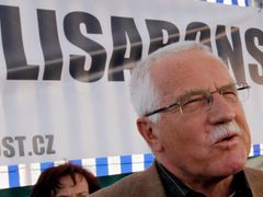 Prezident Václav Klaus s podpisem Lisabonu vyčkává až na rozhodnutí Ústavního soudu
