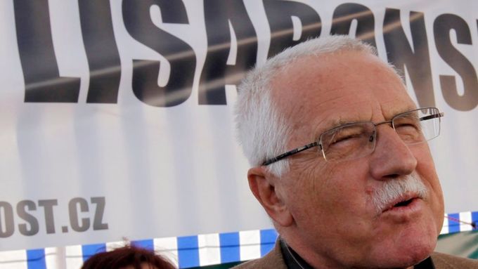 Václav Klaus chce doplnit Lisabonskou smlouvu. Vláda zkusí s EU jednat, chce ale záruky, že podmínka je poslední