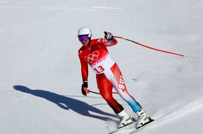 Švýcarský závodník Beat Feuz v cíli olympijského sjezdu mužů.