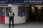 Policie kvůli hrozbě teroru posílila bezpečnost londýnského metra