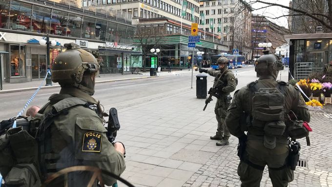 Obrazem: Stockholm se po útoku vylidnil, městská doprava nefunguje