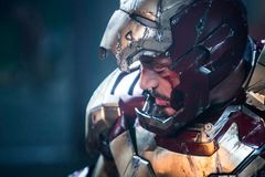 Stark se ve třetím Iron Manovi probírá z Avengers