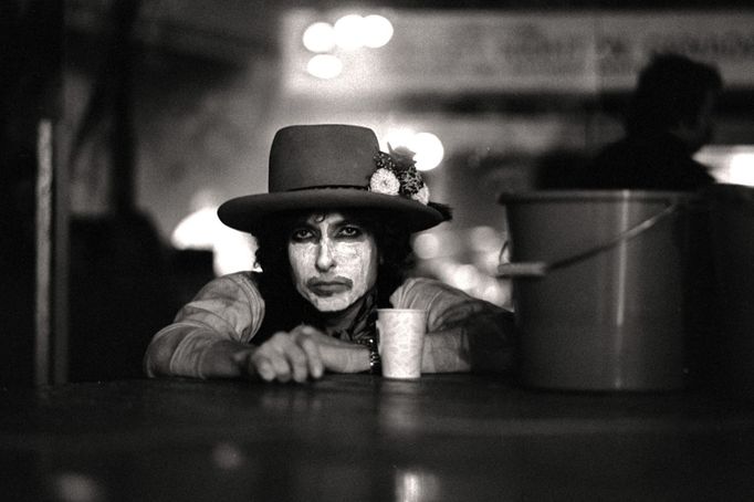 Bob Dylan při turné Rolling Thunder Revue.