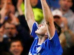 Vedení strhl na stranu domácích z penalty Frank Lampard a svůj gól poslal do nebe zemřelé matce.