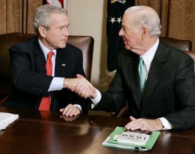 Prezident Bush s Jamesem Bakerem v Bílém domě