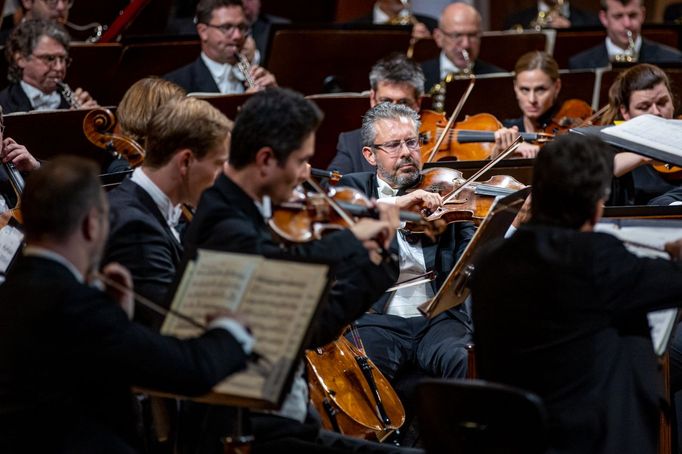 Snímek z vystoupení Tonhalle-Orchesteru Zürich na Dvořákově Praze.