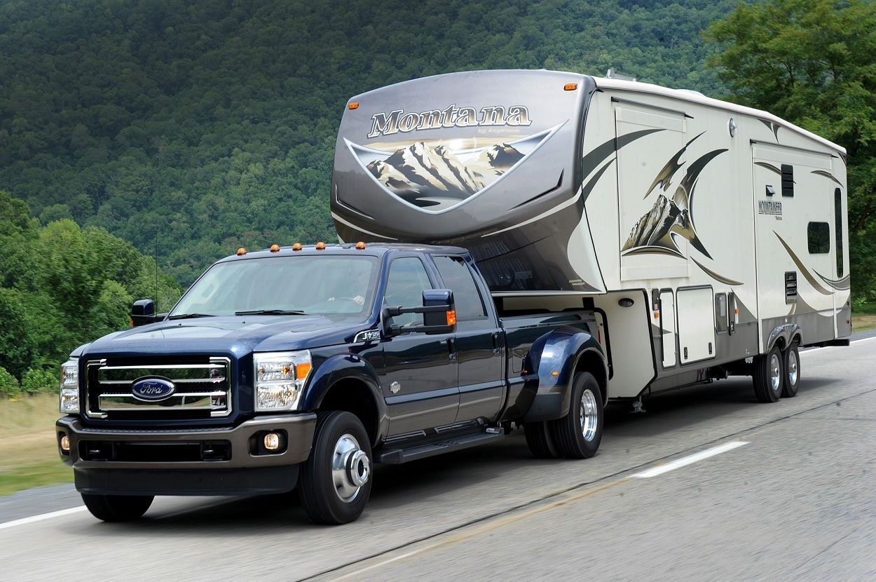 Ford F-350 plus karavan