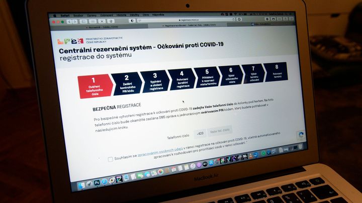 Systém nabídl termíny očkování bez vědomí nemocnice. Ta vakcínu nemá a rezervace ruší