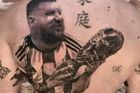 Nejhorší tetování Messiho v historii. To snad vyráběl Brazilec, smějí se fanoušci