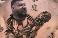 Nejhorší tetování Messiho v historii. To snad vyráběl Brazilec, smějí se fanoušci