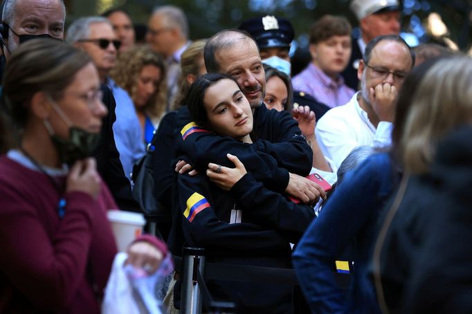 Obřadu v New Yorku se účastnilo mnoho známých a rodinných příslušníků obětí útoku.