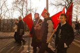 Demonstrace mladých komunistů z filmu Kupředu levá, kupředu pravá