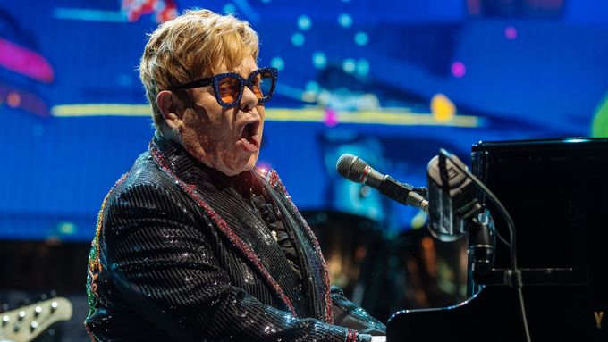 Elton John se v úterý rozloučil s českým publikem.