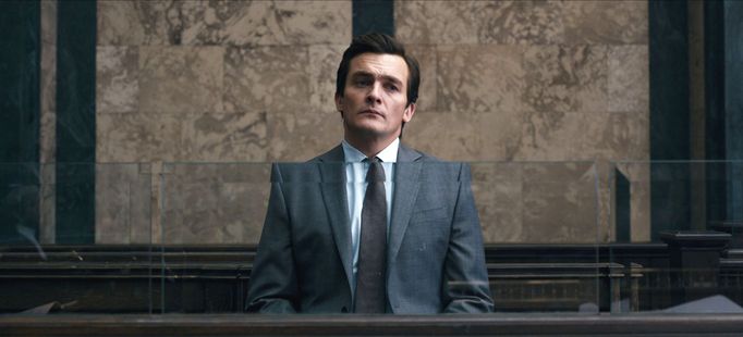 Rupert Friend jako James Whitehouse.