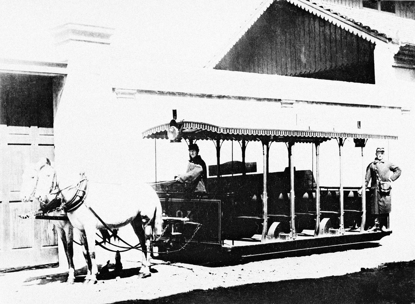 Jednorázové užití / Fotogalerie / Před 145 lety se v Praze poprvé rozjely tramvaje tažené koňmi