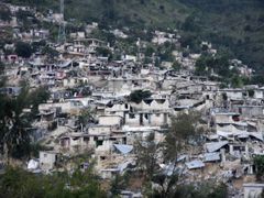 Zničené domy v Port-au-Prince.