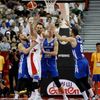 basketbal, MS 2019, Česko - Turecko, čeští basketbalisté brání Semiha Erdena
