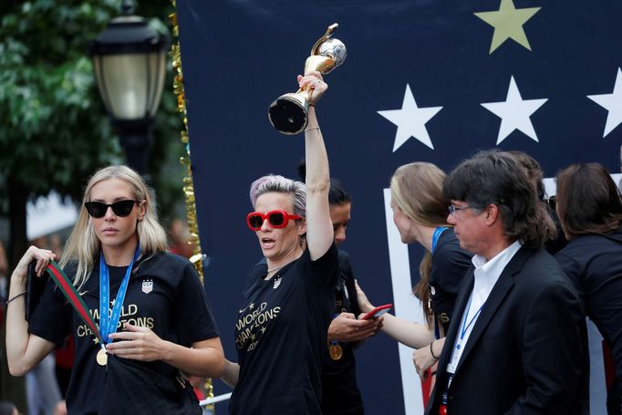 Průvod v New Yorku na počest amerických fotbalistek.