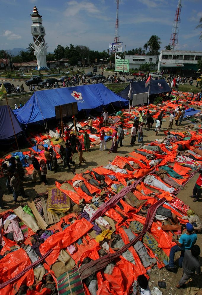 Uplynulo 15 let od ničivé vlny tsunami, která si 26. prosince 2004 vyžádala na pobřeží Indického oceánu v jihovýchodní Asii přes 230 000 mrtvých.