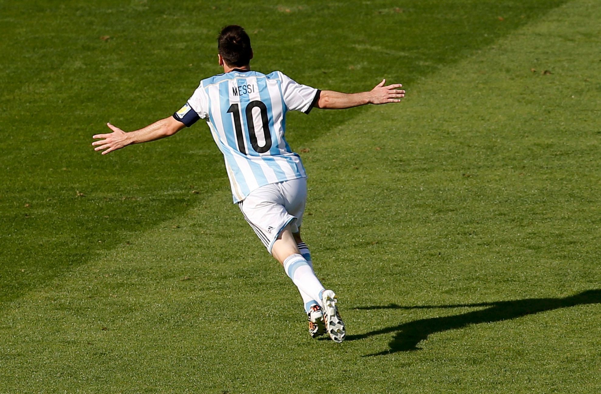 Lionel Messi slaví gól v utkání MS Argentina vs. Írán