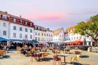 Centrum starého města Saarbrücken se točí kolem náměstí Sankt Johanner Markt, které se nachází blízko řeky Saar. Náměstí je obzvláště kouzelné o Vánocích, kdy se zde objevují stánky s jídlem, pitím a dárky.