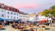 Centrum starého města Saarbrücken se točí kolem náměstí Sankt Johanner Markt, které se nachází blízko řeky Saar. Náměstí je obzvláště kouzelné o Vánocích, kdy se zde objevují stánky s jídlem, pitím a dárky.