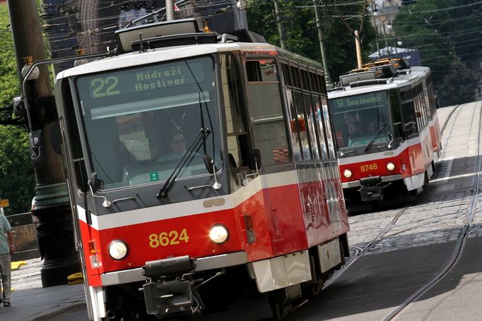 Čekání nebylo marné. Dříve či později vždy nějaká tramvaj přijela.