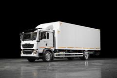 Od soboty v USA platí dodatečná 25procentní cla na dovoz nákladních aut