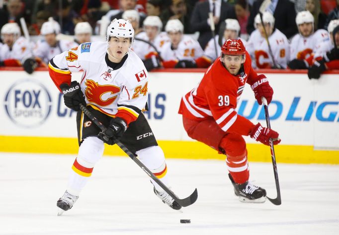 NHL: Calgary Flames vs Carolina Hurricanes (Hudler)