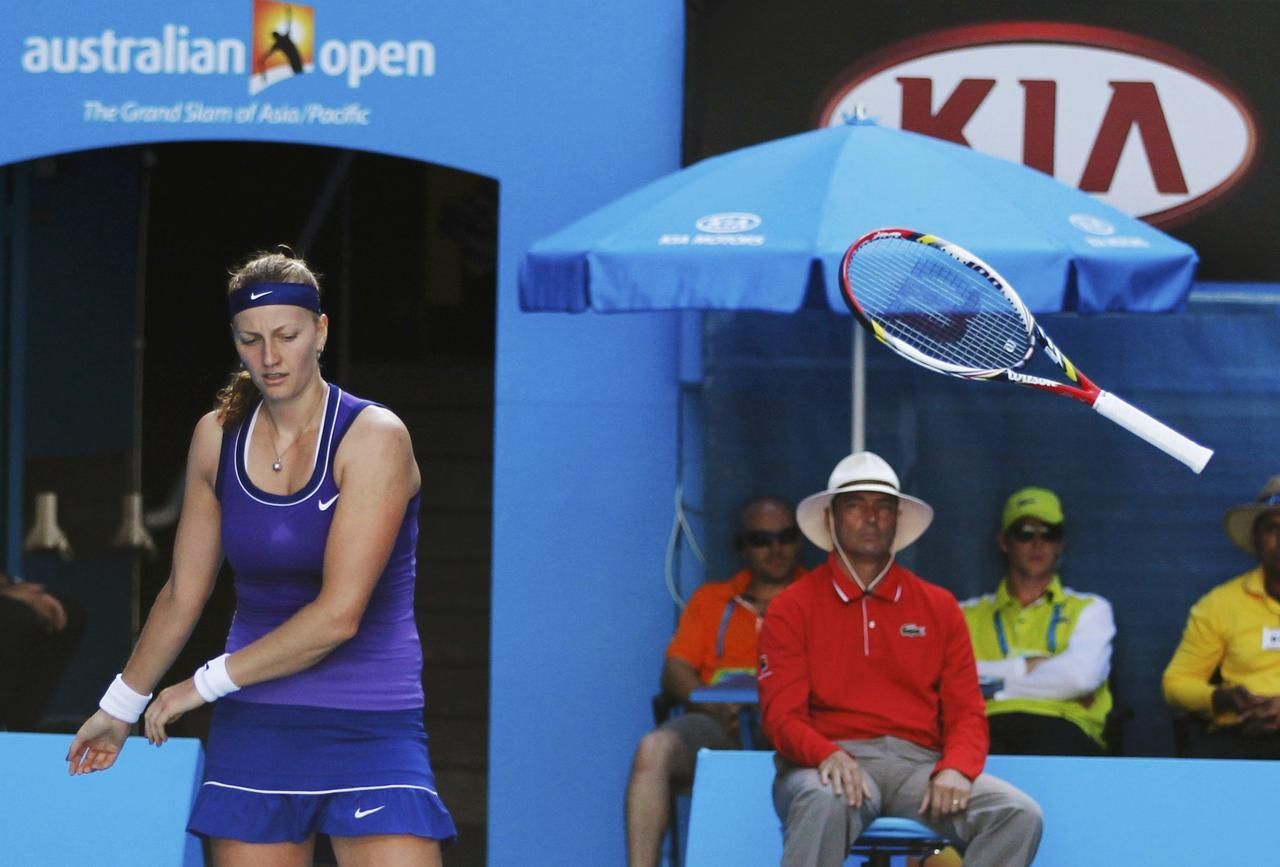 Australian Open: Kvitová (vztek, emoce) hází raketou
