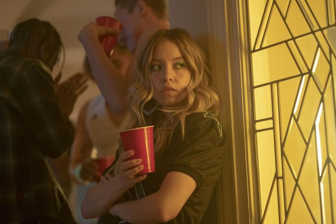 Na snímku z Euforie je Sydney Sweeney jako Cassie.