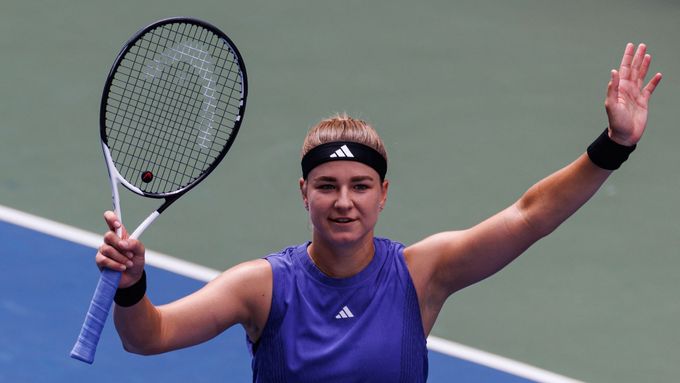 Podívejte se na sestřih utkání, v němž Karolína Muchová porazila v osmifinále US Open Jasmine Paoliniovou