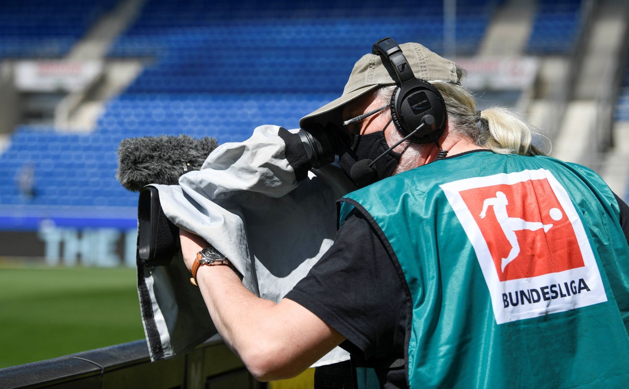 Kameraman na zápase bundesligy Hoffenheim - Hertha Berlín
