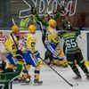Hokej, extraliga, Zlín - Karlovy Vary: Jakub Flek (9) slaví gól na 0:1