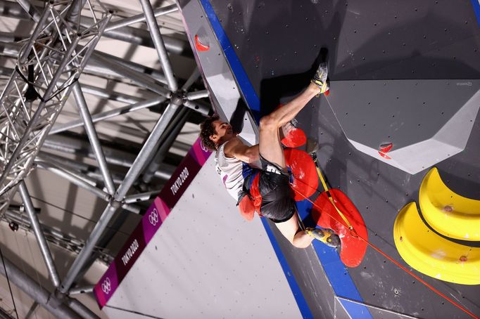 Sportovní lezec Adam Ondra ve finále na OH 2020