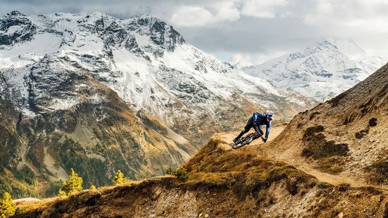 Čech, který prorazil do světové elity. Fotograf extrémních sportů Jan Kasl právě zahajuje výstavu