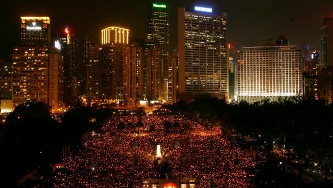 Hongkong drží vigilii za oběti masakru v Pekingu