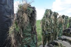 Sobotka se Zemanem: Chceme zastavit pokles výdajů na obranu