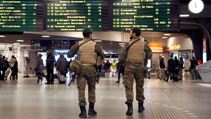 Brusel střeží po zuby ozbrojení vojáci a policisti. Jak se bránit džihádistům?