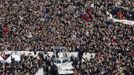 Pope Benedict XVI waves from his Popemobile as he rides through a packed Saint Peter's Square at the Vatican during his last general audience, February 27, 2013. The weekly event which would normally be held in a vast auditorium in winter, but has been moved outdoors to St. Peter's Square so more people can attend. The pope has two days left before he takes the historic step of becoming the first pontiff in some six centuries to step down instead of ruling for life. REUTERS/Stefano Rellandini (VATICAN - Tags: RELIGION) Published: Úno. 27, 2013, 10:14 dop.