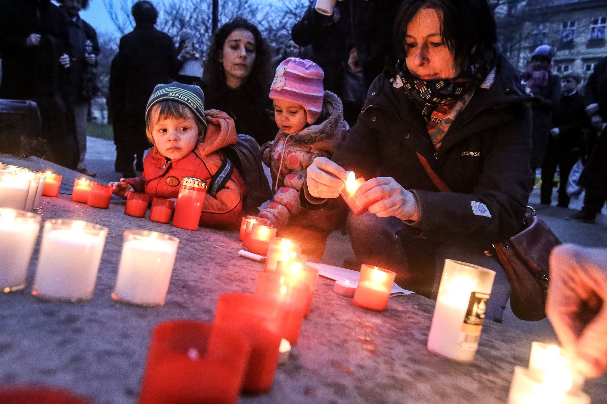 Modlitba za čínské křesťany u památníku komunismu v Praze, 16.3.2018