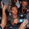 Jude Law po příjezdu do Karlových Varů