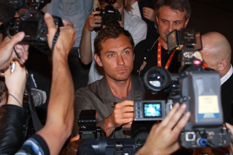 Jude Law po příjezdu do Karlových Varů