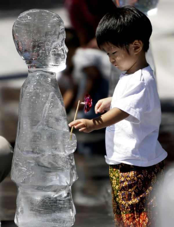 Ledové skulptury dětí