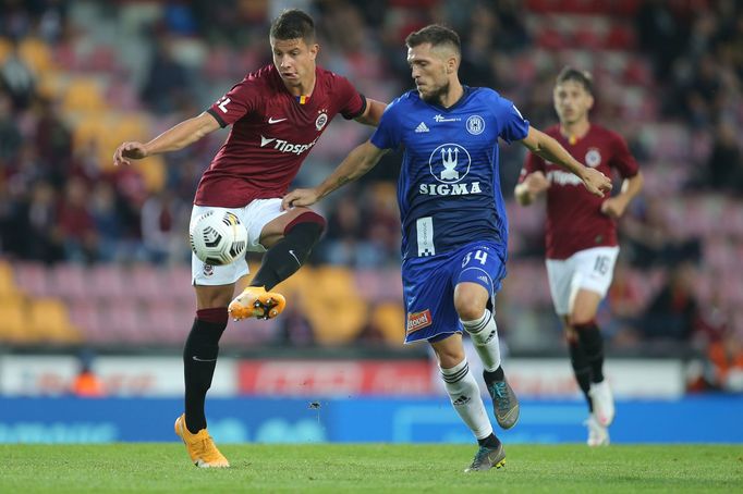 Adam Hložek a Lukáš Greššák v zápase 2. kola F:L Sparta - Olomouc