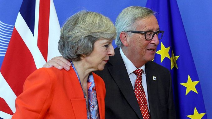 Theresa Mayová a předseda Evropské komise Jean-Claude Juncker.