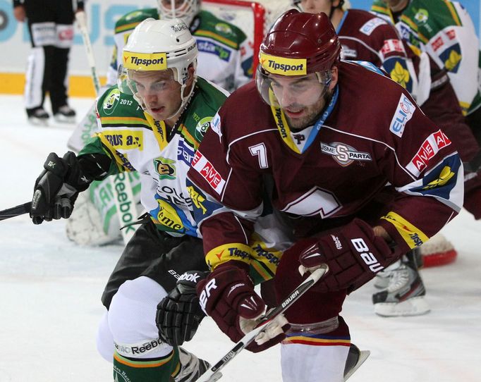 Hokejista klubu HC Sparta Praha Yorick Treille v prvním kole hokejové Tipsport extraligy 2012/13 s Energií Karlovy Vary.