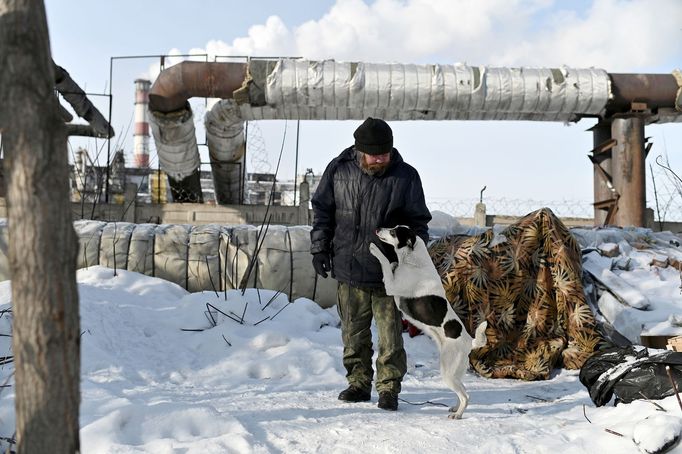 Život bezdomovců v třeskutých mrazech na Sibiři v Rusku.  19. 2. 2020